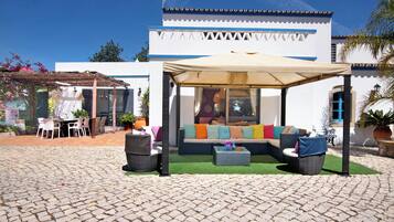 屋外ダイニングエリア