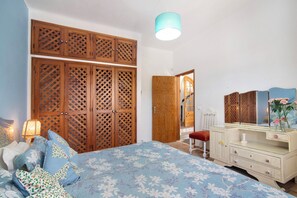 6 dormitorios, tabla de planchar con plancha, wifi gratis y ropa de cama