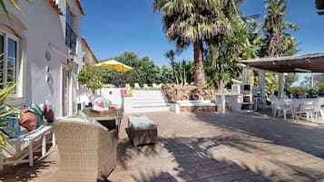 屋外ダイニングエリア