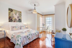 5 bedrooms, iron/ironing board, free WiFi, bed sheets - Villa 'Sunshine House' with Private Pool, Wi-Fi and Air Conditioning (Faro)