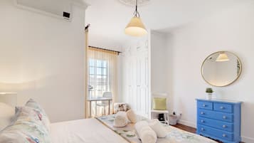 5 bedrooms, iron/ironing board, free WiFi, bed sheets