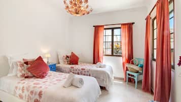5 slaapkamers, een strijkplank/strijkijzer, gratis wifi, beddengoed