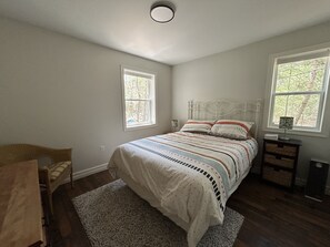 3 bedrooms, iron/ironing board, WiFi, bed sheets