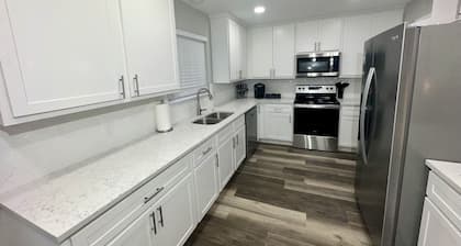 Close to Ft. Sill; Cozy 3 bedroom in quiet neighborhood; lots of amenities
