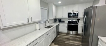 Close to Ft. Sill; Cozy 3 bedroom in quiet neighborhood; lots of amenities