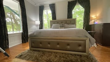 2 slaapkamers, een bureau, een strijkplank/strijkijzer, gratis wifi