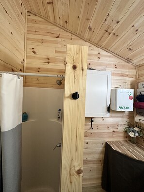 Dusche, Handtücher, Seife, Shampoo