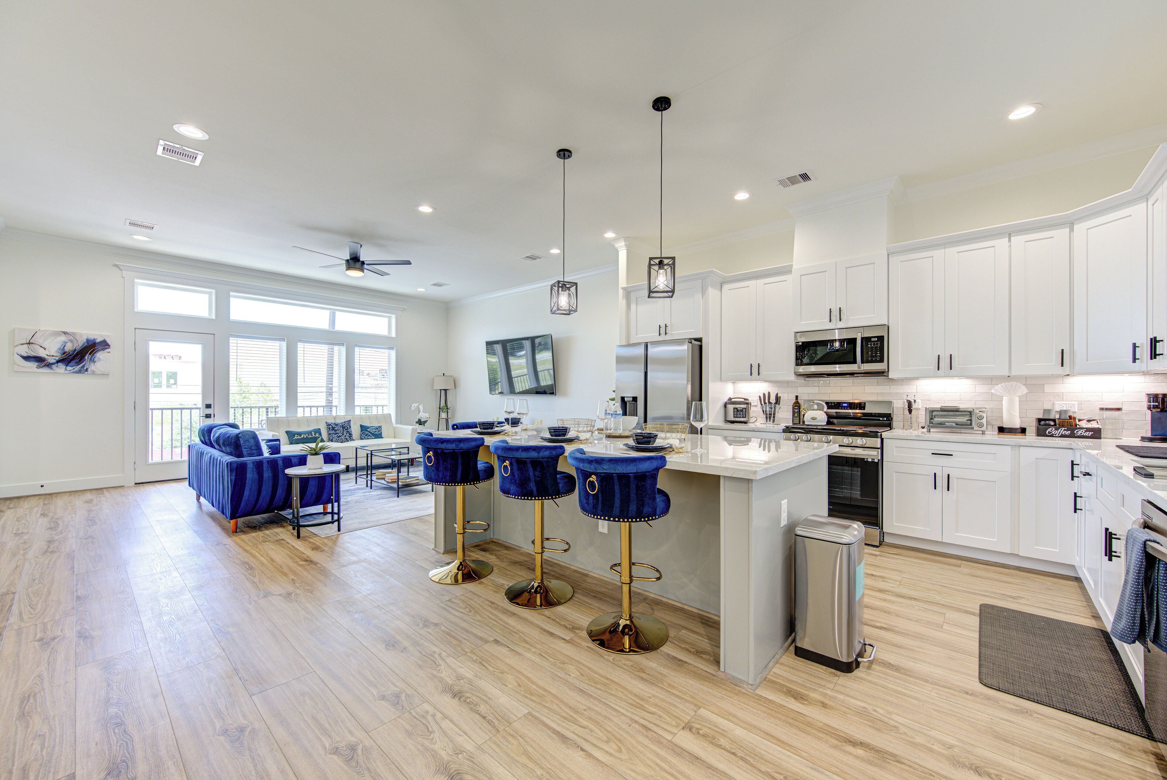 Kylskåp, mikrovågsugn, ugn och spishäll