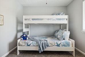 2 bedrooms, iron/ironing board, free WiFi, bed sheets - Beach A Holic @ Gulf Highlands Beach Resort Dog Friendly (Panama City Beach)