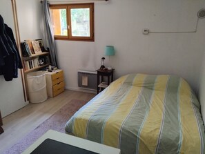 2 chambres, fer et planche Ă repasser, Wi-Fi gratuit, draps fournis