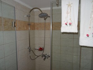 A shower with a handheld showerhead and a handheld shower attachment. - Despina (Katerini)