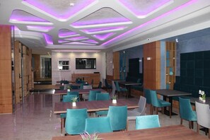 Restaurant - Luander Hotel (Vaqarr)