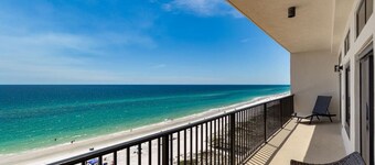 Jen's Paradise: 5-Star Luxury 9th Floor Penthouse Sleeps 12 Comfortably! Pool!