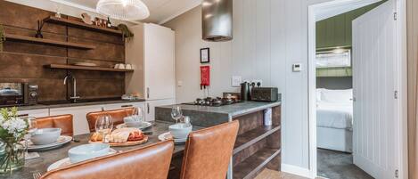 Fridge, oven, stovetop, toaster