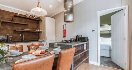 Willow Lodge VIP Hot Tub and Pet Friendly
