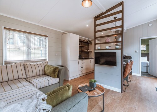 Willow Lodge VIP Hot Tub and Pet Friendly