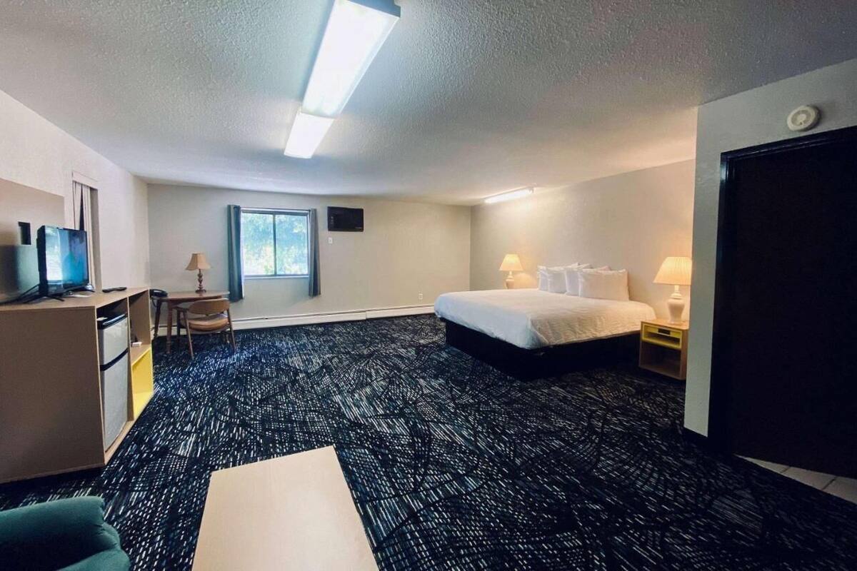 Blackout curtains, free WiFi, bed sheets