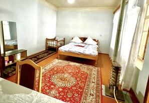 3 bedrooms, iron/ironing board, WiFi, bed sheets