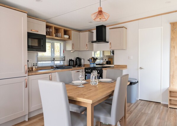 Fridge, oven, stovetop, toaster