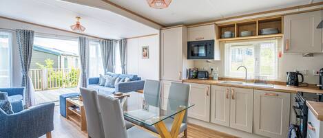 Refrigerador, horno, parrilla de estufa y tostadora