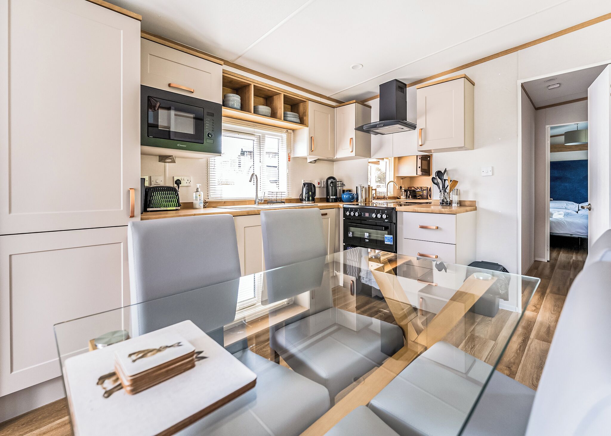 Kühlschrank, Ofen, Herdplatte, Toaster