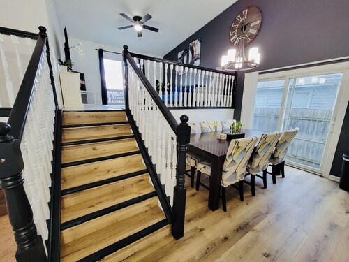 4 bed  2bath 8 mins away from downtown, arena and stadium! 