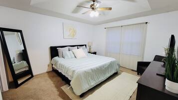 4 bedrooms, iron/ironing board, WiFi, bed sheets