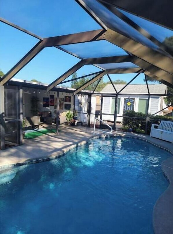 Pool - 3/2 Home with Pool & Gameroom 11 min from Beach. (Melbourne)