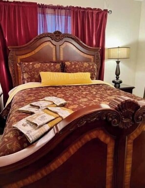 3 bedrooms, iron/ironing board, WiFi, bed sheets - 3/2 Home with Pool & Gameroom 11 min from Beach. (Melbourne)