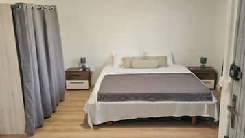 1 slaapkamer, een strijkplank/strijkijzer, wifi, beddengoed