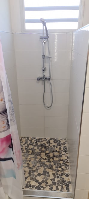 HandtĂŒcher, Seife, Toilettenpapier