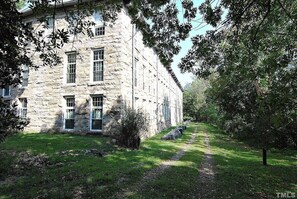 Property grounds - Modern Waterfront Apartment  for 28 nights or more (Wake Forest)