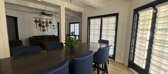 The Charming House of Riverside: All King beds, 55" Smart TVs, W/D, Downtown