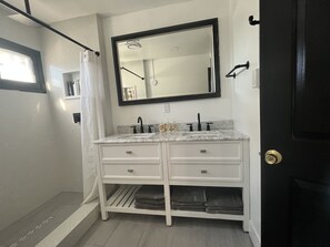 Shower, hair dryer, towels, soap - The Charming House of Riverside: All King beds, 55" Smart TVs, W/D, Downtown (Riverside)