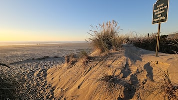 Na praia, espreguiçadeiras