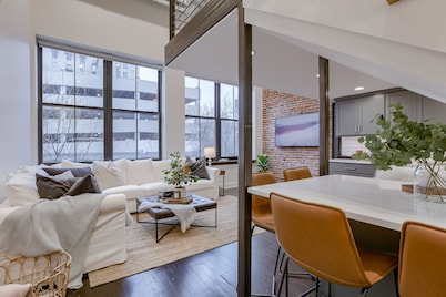 Luxury Loft DTown LNK, UNL, Pinnacle Arena, Memorial Stadium, Post Lofts #206