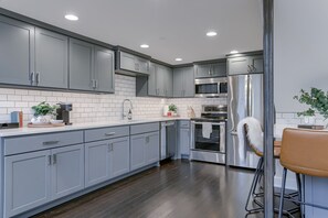 Private kitchen - Luxury Loft DTown LNK, UNL, Pinnacle Arena, Memorial Stadium, Post Lofts #206 (Lincoln)