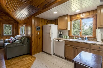 ❤️New! 2.5 mi to Whiteface- ADK Cabin w/ Fire pit