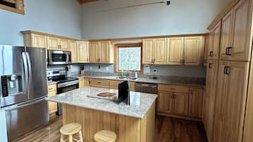 冰箱、微波炉、烤箱、炉灶