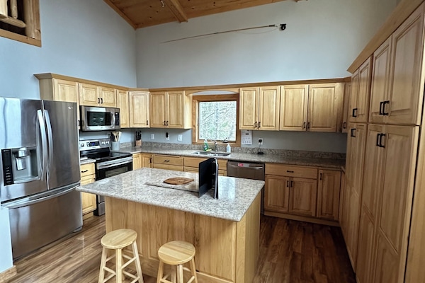 KĂŒhlschrank, Mikrowelle, Ofen, Herdplatte