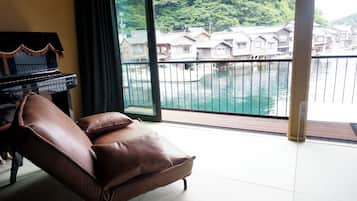 Phòng Suite, bếp nhỏ, quang cảnh biển | 3 phòng ngủ, truy cập Internet không dây miễn phí, bộ trải giường