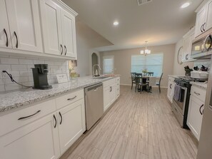 Fridge, microwave, oven, stovetop - Minutes from Tulsa! Come relax with the family in this pet friendly home (Owasso)