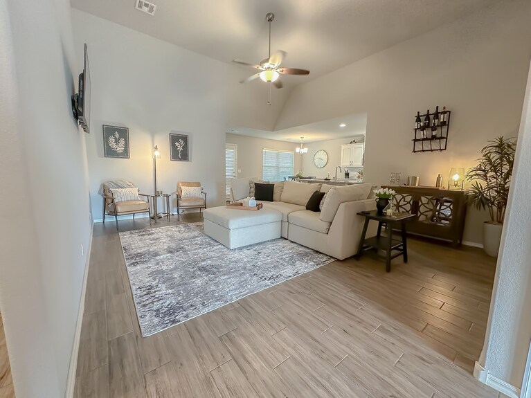 Minutes From Tulsa! Come Relax With The Family In This Pet Friendly Home - Owasso, OK