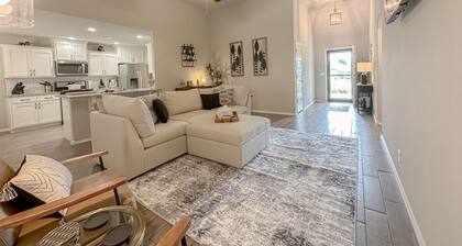 Minutes from Tulsa! Come relax with the family in this pet friendly home