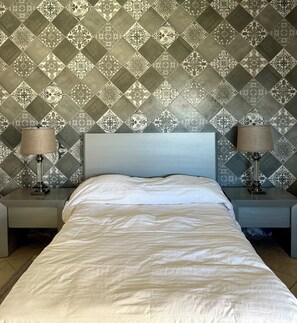 8 bedrooms, iron/ironing board, WiFi, bed sheets