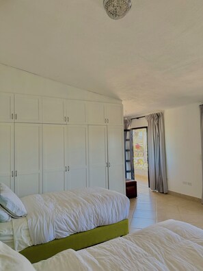 8 bedrooms, iron/ironing board, WiFi, bed sheets