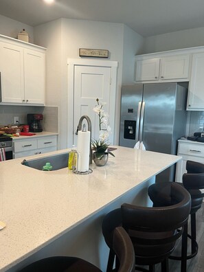 Fridge, microwave, oven, stovetop -  PERFECT AGGIE HOME AWAY FROM HOME       
                             (College Station)