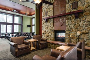 Interior - Studio Condo at Grand Timber Lodge. Walking distance to town and slopes (Breckenridge)