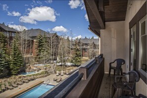 Property grounds - Studio Condo at Grand Timber Lodge. Walking distance to town and slopes (Breckenridge)