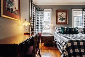4 Schlafzimmer, Schreibtisch, Bügeleisen/Bügelbrett, Reisekinderbett